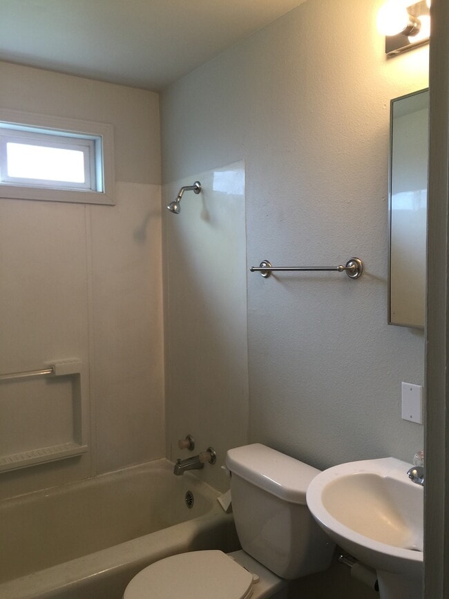 Photo - Tidy 2 bedroom 1 bath home with all appliances