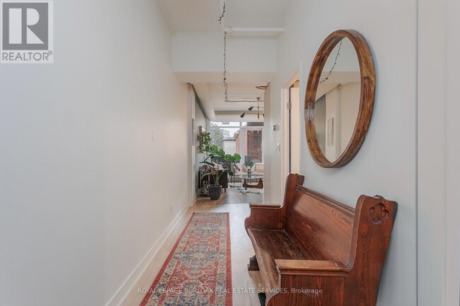 152 Annette St Unit 208