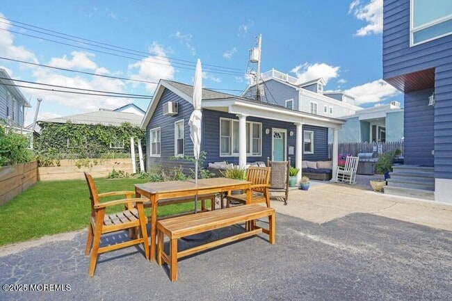 106 McCabe Ave