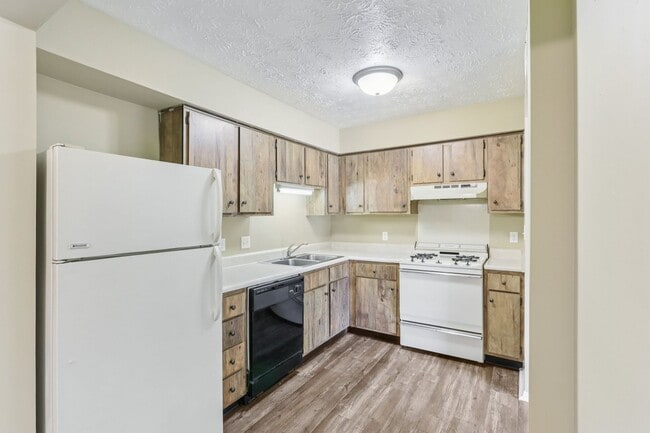 Photo - 410 - WINDING BROOK APARTMENTS