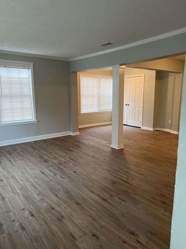 Photo - Charming 4 Bdrm, 3 Bath Home | U of M Area | Open To Section 8