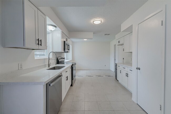 Photo - 6011 Coachgate Dr