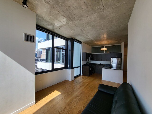 Photo - 235 W Van Buren St Unidad 3614