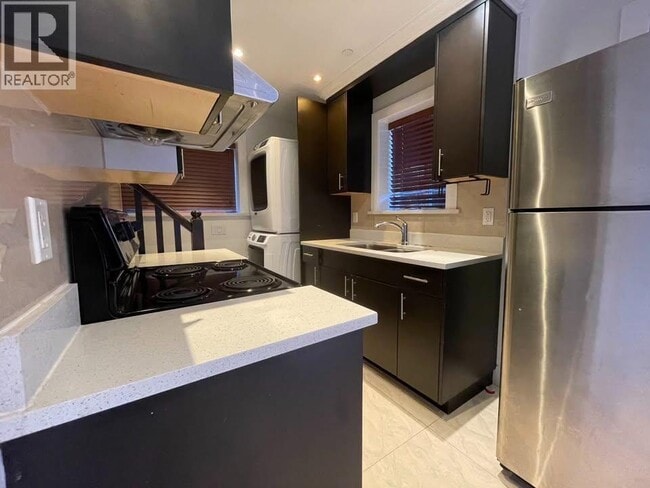 Photo - 2258 Fraserview Dr