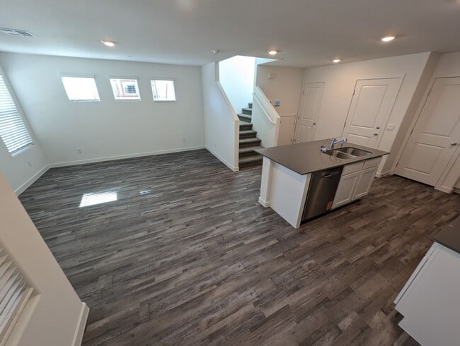 Photo - 924 Violet Heron St