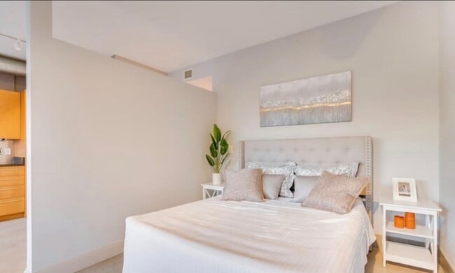 Photo - 1133 14th St NW Unidad 909