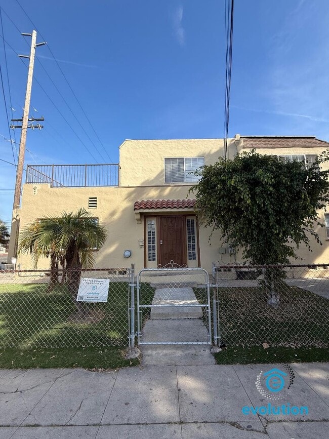 Building Photo - 406 E Plaza Blvd Rental