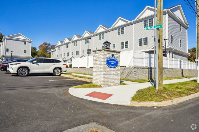 Building Photo - 2 Beacon Square Unit 8 Rental