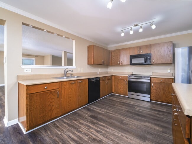 Photo - 910 Torsion Lane