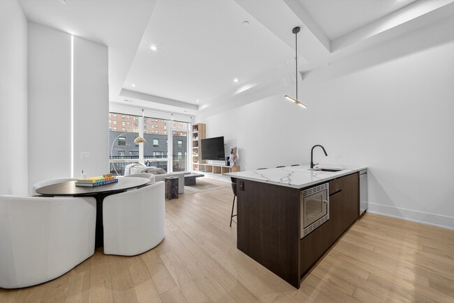 Photo - 318 W Grand Ave