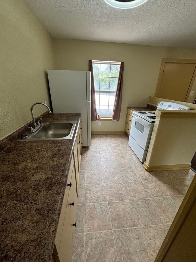 Photo - Remodeled 2 Bedroom Unit Off of Bert Kouns