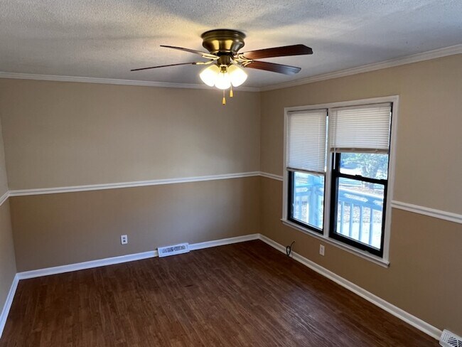 Photo - 137 Raintree Dr