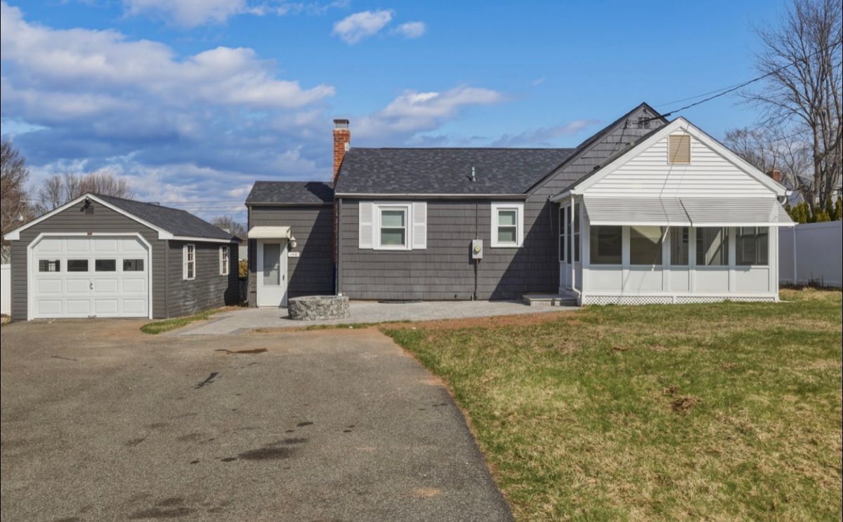 Photo - 140 Camp Ave