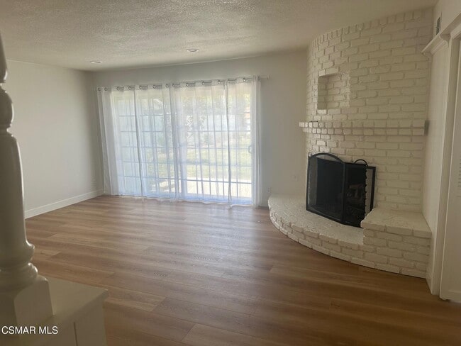 Photo - 23939 Oxnard St