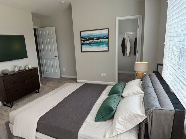 Photo - 2942 W New York St