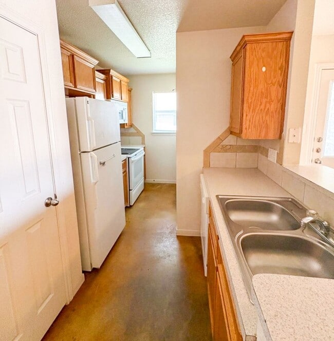 Photo - 1402 Powder River Dr