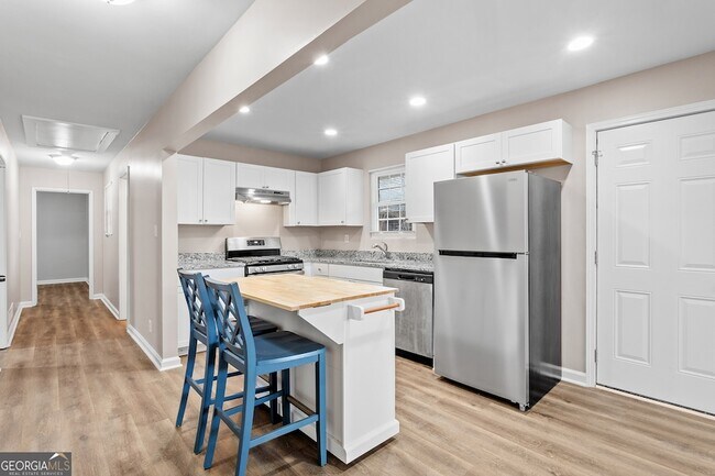 Photo - 1799 Shirley St SW