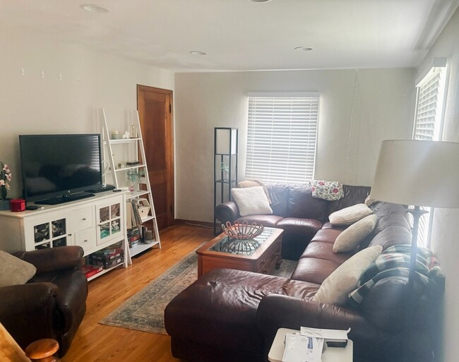 Photo - 917 W 10th Ave