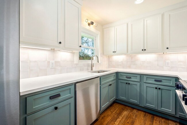 Photo - 720 Harper Ave