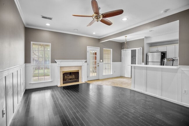 Building Photo - 4 Bedroom 2 Bath Townhouse in Pelham