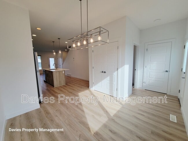 4677-4177 177 Ave NW