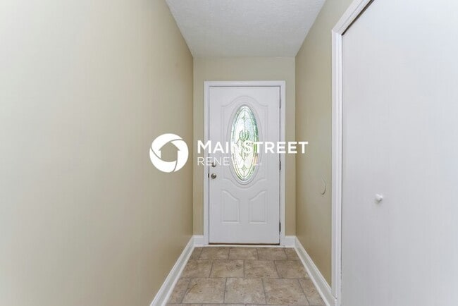 Photo - 4 Bedroom Pet-Friendly Home in Louisville, KY with Main Street Renewal