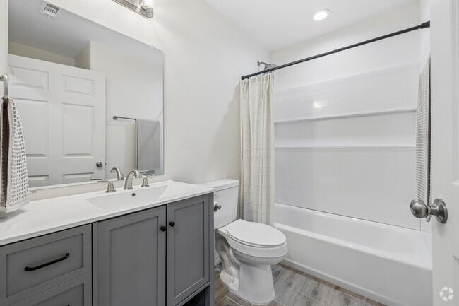 2BR, 1BA - 988SF - Bathroom