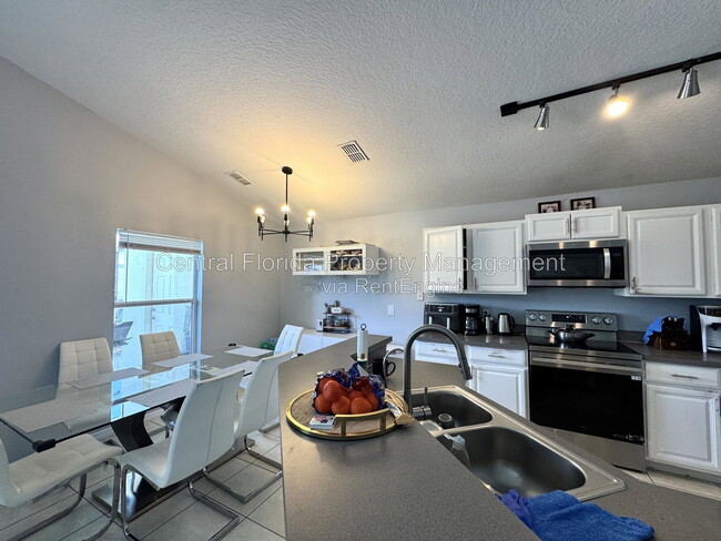 Photo - 4775 Cumbrian Lakes Dr