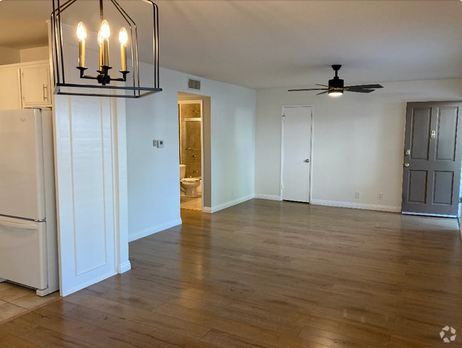 Building Photo - 18619 Collins St Unit F15 Rental