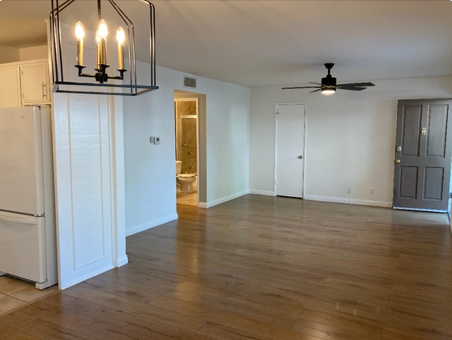 Photo - 18619 Collins St Unidad F15 Rental