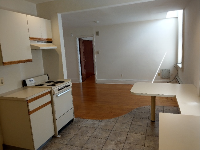 Building Photo - 83 Main St Rental