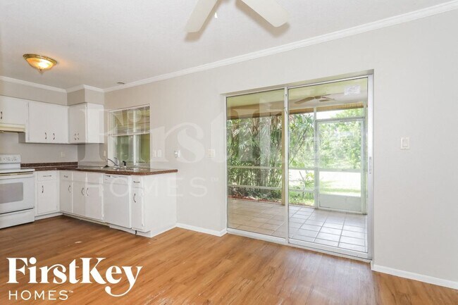 Photo - 964 Roseway Terrace NW