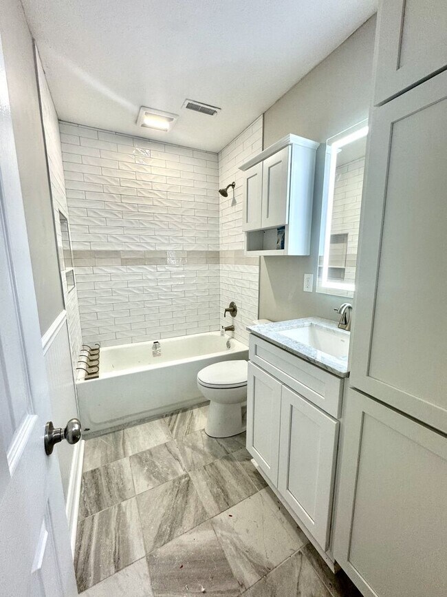 Photo - Available for Short-Term Only!