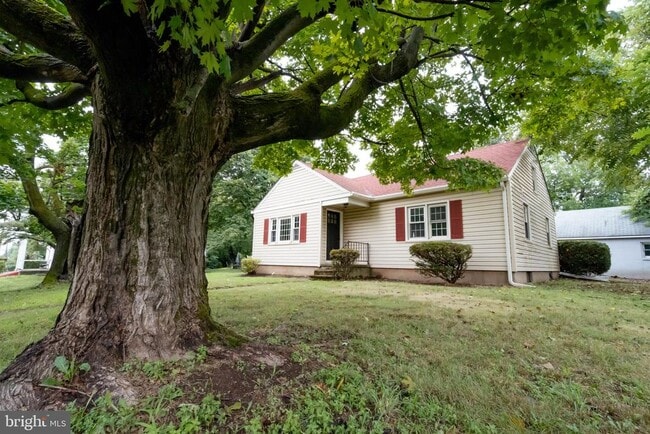 Building Photo - 912 Hilltown Pike Rental
