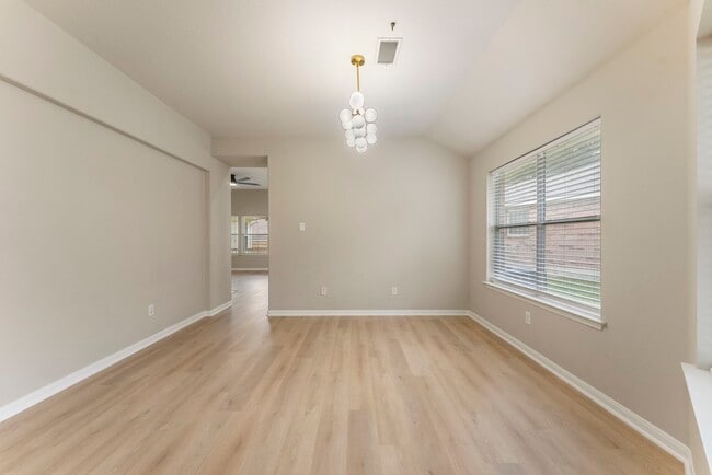 Photo - 99 E Foxbriar Forest Cir