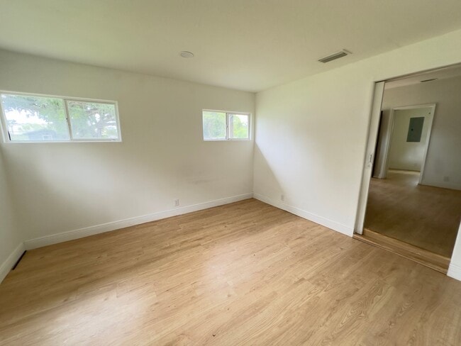Photo - 176 E Yeomans Ave