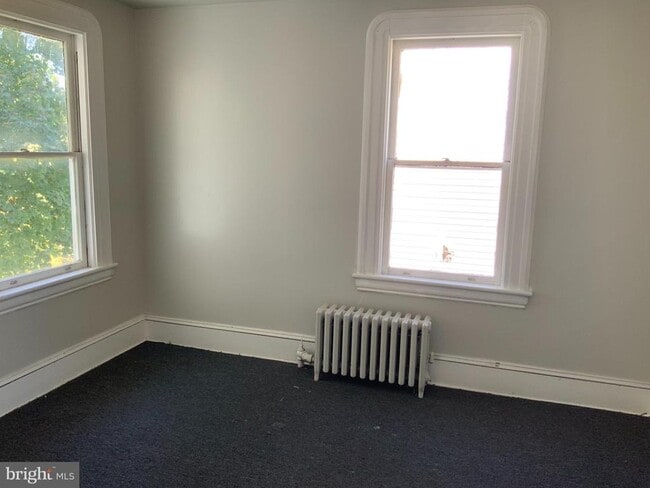 Photo - 433 Bentley Ave