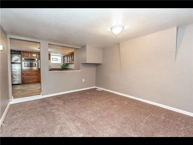 Photo - 3 bedroom - great location, central air, laundry.