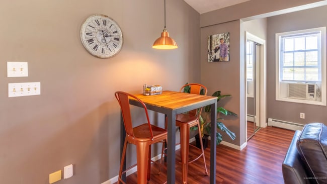 Photo - 757 Limerick Rd