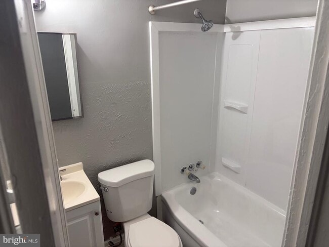 Building Photo - 7243 Holabird Ave