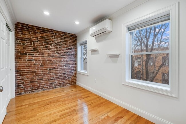 Photo - 14 Pompeii St Unit 2
