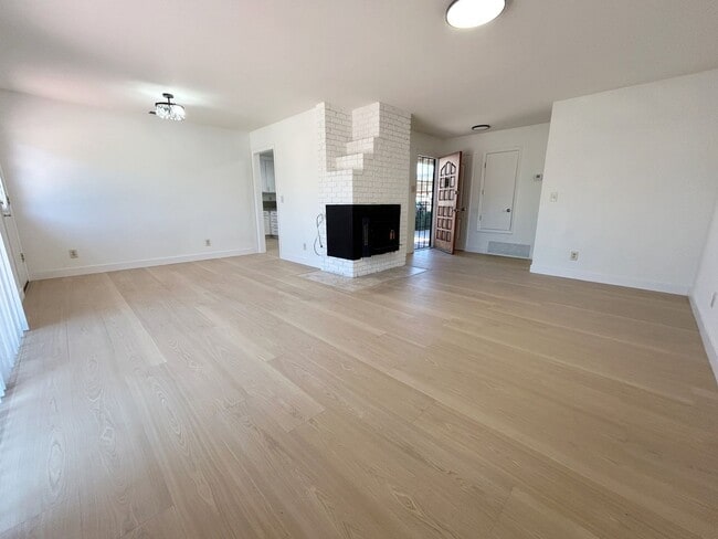 Photo - 946 Maryann Dr