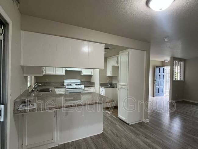 Photo - 143 N Simon St