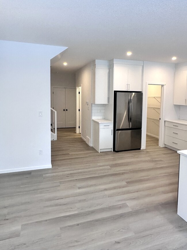 Photo - 7741-174A 174A Ave NW