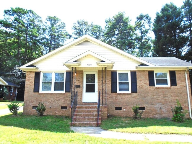 Building Photo - 1500 Woodhill Ln