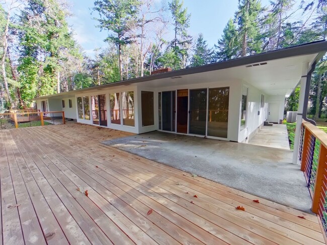 Photo - Large Beautiful Home in the Hills