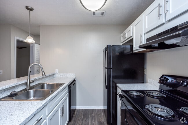 1BR, 1BA - 720SF - Kitchen - Milgen Village