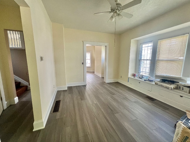 Photo - 10713 Lee Ave