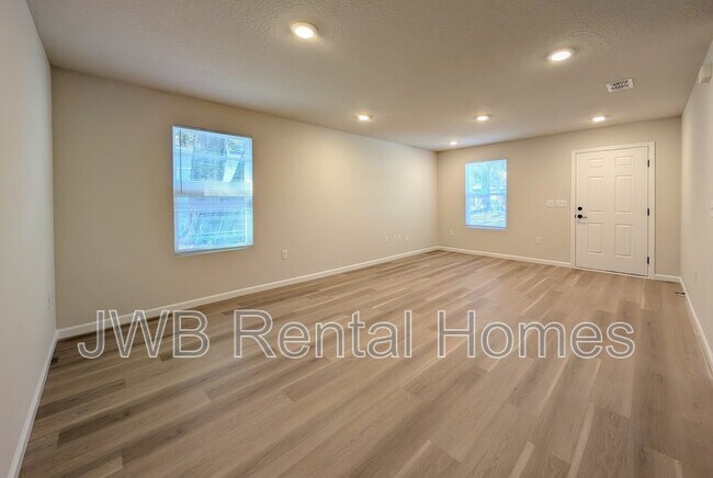 Photo - 6458 Paragon St