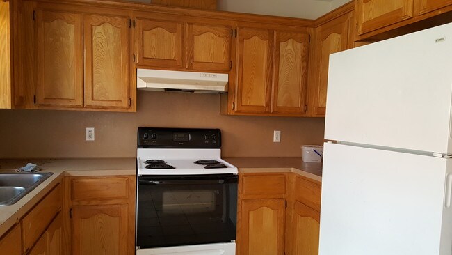Kitchen - 2512 Redbud Ave Unit 2